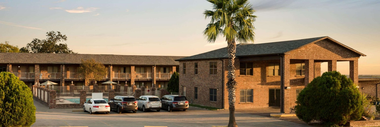 Super 8 by Wyndham Universal City, 环球城 — 照片 1