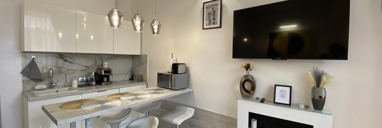 V Sovremennom Stile S Kaminom Apartments, 兹韦尼哥罗德 — 照片 1