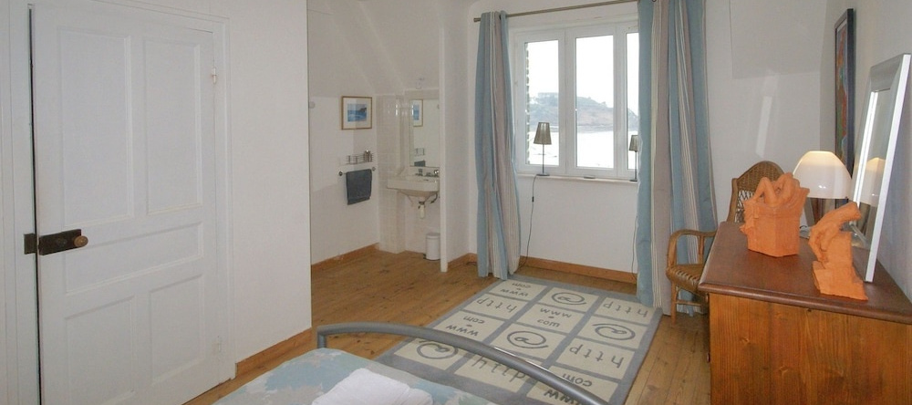 Luxurious Villa In Locquirec With Terrace, Локирек — фото 1