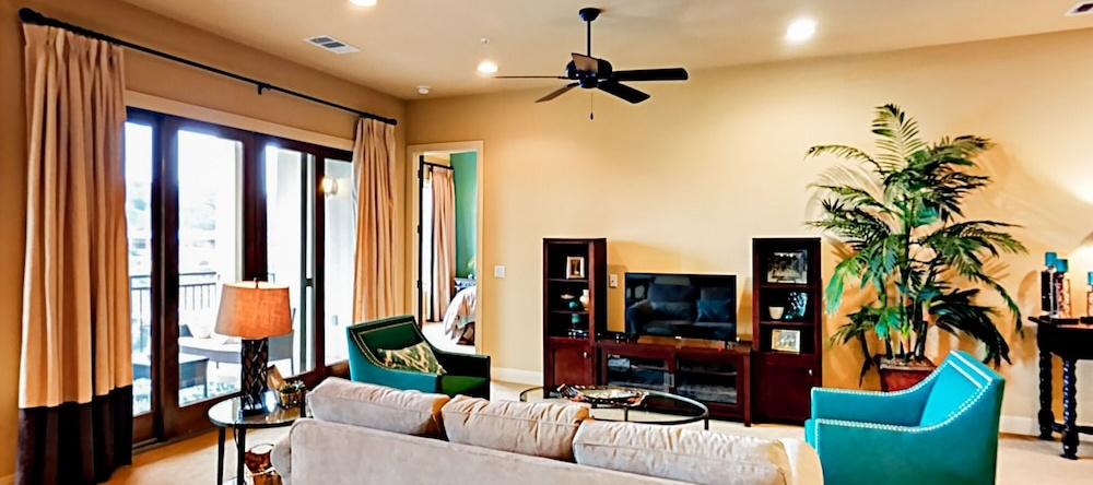 416 Lakeway - 3 Bedroom Condo, Lakeway — photo 1