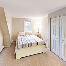 Corner Lot Home 4 Bedrooms 2 Bathrooms Home, Yarmouth — photo 5