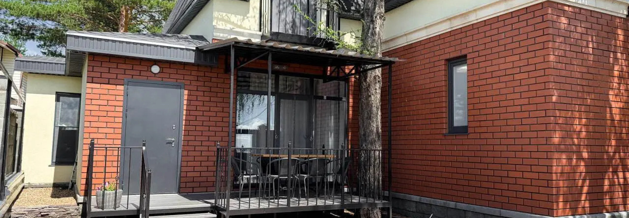 4-room cottage Nutcracker 1, with a terrace, private territory and lake view, 泽廖纳亚波利亚纳 — 照片 1