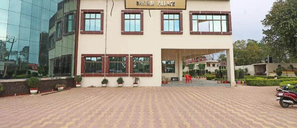 Shivam Palace by OYO Rooms, 普拉塔普加尔 — 照片 1