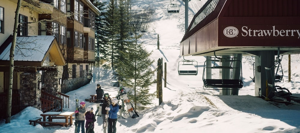 Cozy & Central Arrowhead Ge Townhome 2 Bedroom Condo by RedAwning, Beaver Creek — photo 1