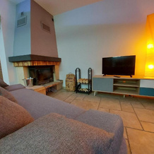 Entre lac et montagne, chaleureuse maison 3 pièces avec très belle vue lac d'Annecy. Terrasse, jardin, parking, cheminée, barbecue …., 圣若里奥 — 照片 2