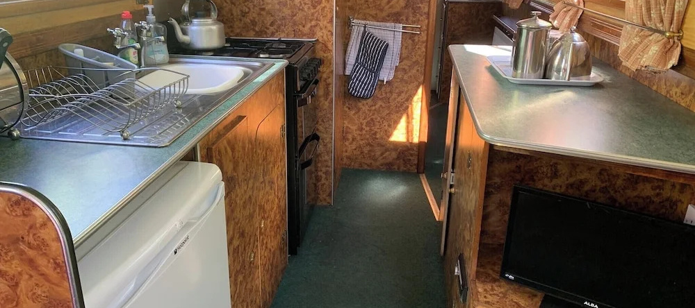 Stone - Boat - Sleeps 4 - Pet Friendly-85ws, 斯通 — 照片 1