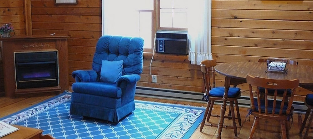 Browns_Log_Cabin, Лурей — фото 1