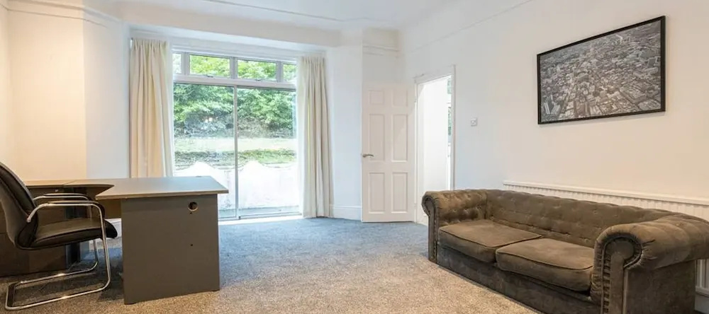 Spacious House With Parking Near Heaton Park, Прествич — фото 1