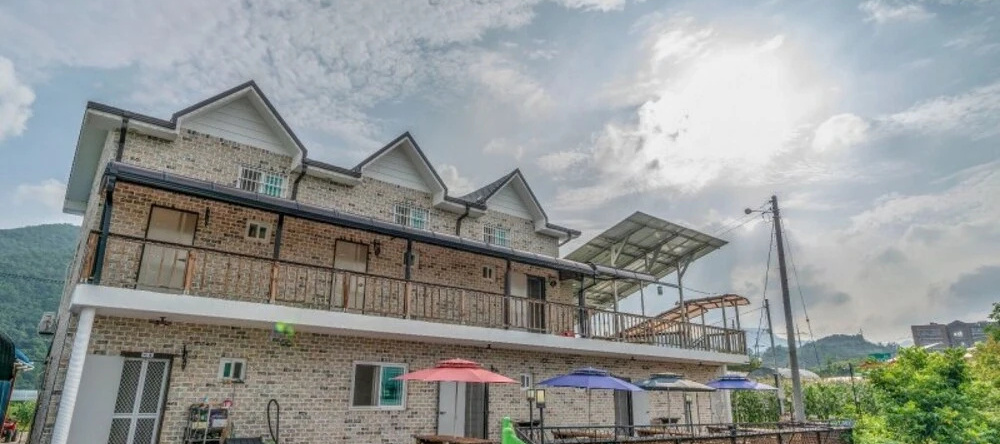 Hwacheon Flower Pension, 东山 — 照片 1