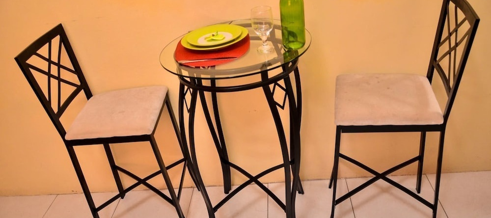 Kingston Sunset Guest Apartment I, Kingston — photo 1