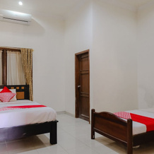 OYO 1190 Ndalem Katong Guest House, 波诺罗戈 — 照片 5