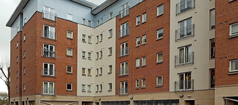 Bright & Modern 2-Bedroom Flat - Sleeps 4, Манчестер — фото 1