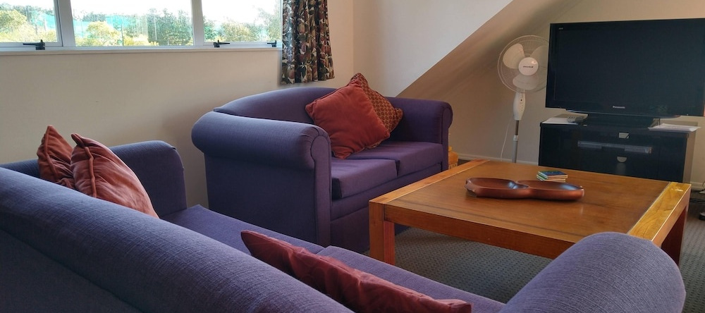 Purple Hen Country Lodge, Katikati — photo 1