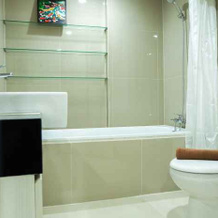 Studio Room Azalea Suites Apartment By Travelio, Чикаранг — фото 4