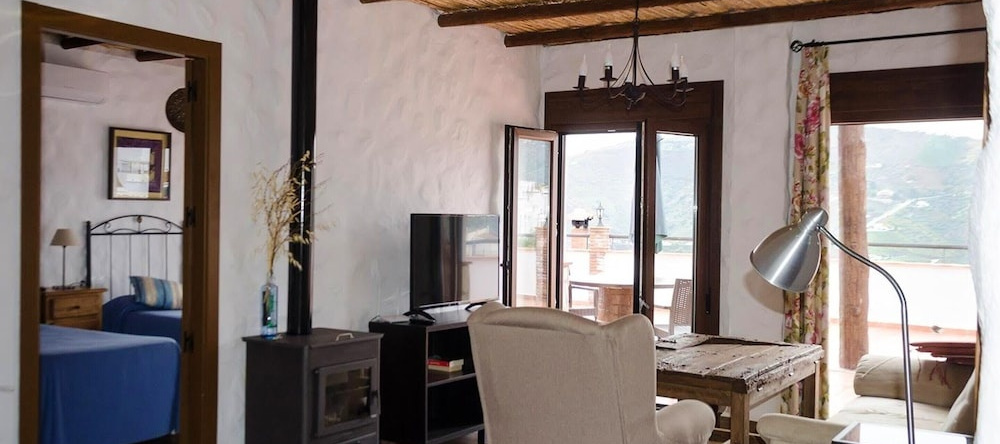 House with 2 Bedrooms in Canillas de Albaida, with Wonderful Sea View, Shared Pool, Terrace - 15 Km From the Beach, 卡尼利亚斯德阿尔拜达 — 照片 1