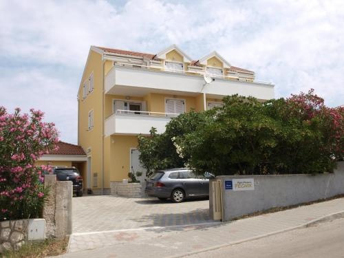 Apartments Pink house, 波夫利亚纳 — 照片 1