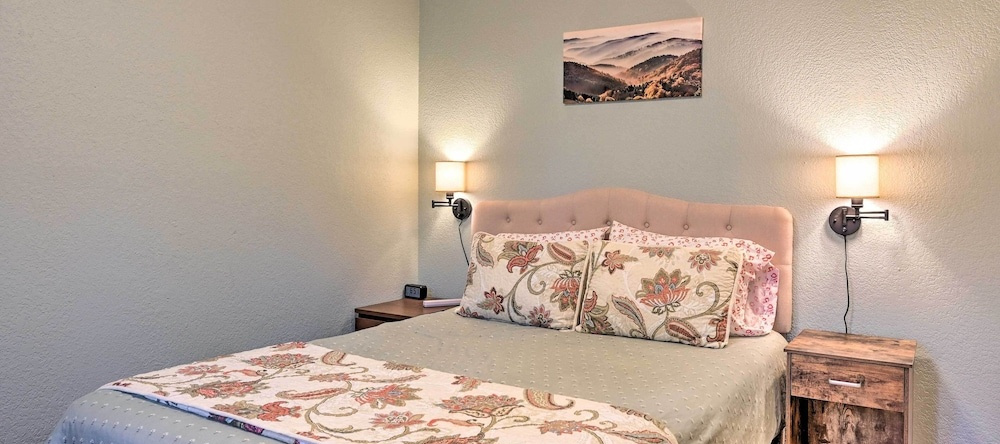 Flagstaff Retreat w/ Large Yard, Balcony & Views!, Mountainaire — photo 1