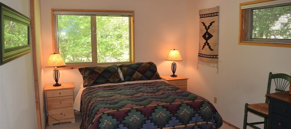 Goat Rocks Retreat, Packwood — photo 1