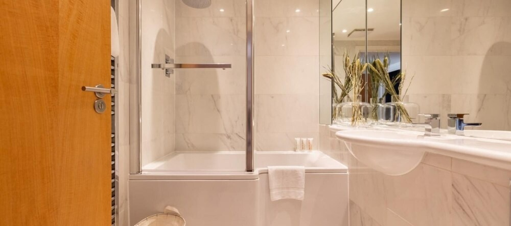 The Crystal Quarters - Modern & Bright 2Bdr Apartment, Лондон — фото 1