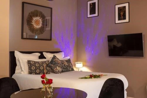 Aix chambre romantique, VRAI JACCUZZI 2 PERSONNES, 普罗旺斯地区艾克斯 — 照片 1