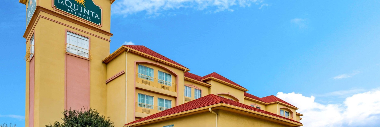 La Quinta Inn & Suites By Wyndham Dfw Airport West - Bedford, Бедфорд — фото 1