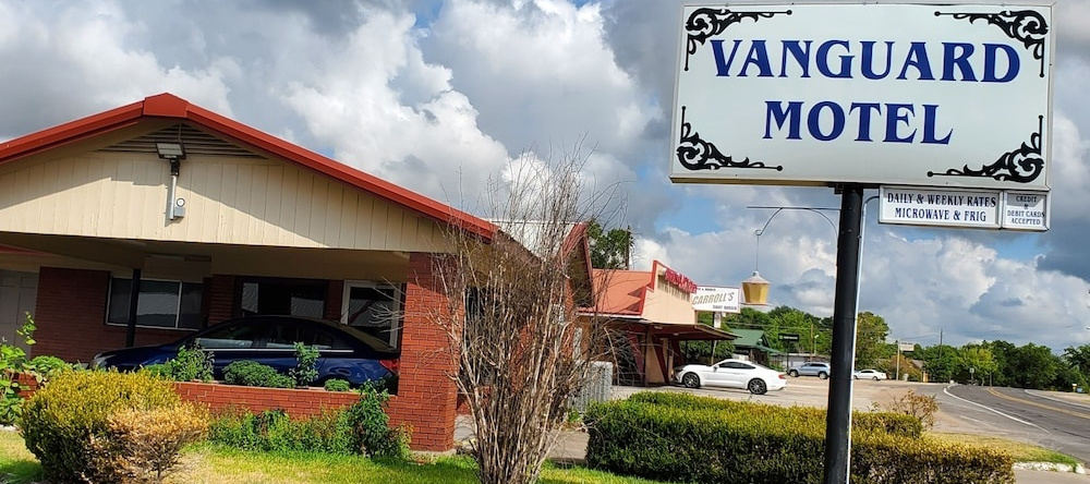 Vanguard Motel, Navasota — photo 1