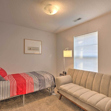Cozy Cedar Rapids Pad - 2 Blocks to Mercy Care!, Cedar Rapids — photo 3