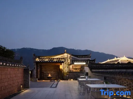 Mount Villa By T Residence (Viral infinity pool & rooftop bar | Perfect photo spot), 湘西 — 照片 1
