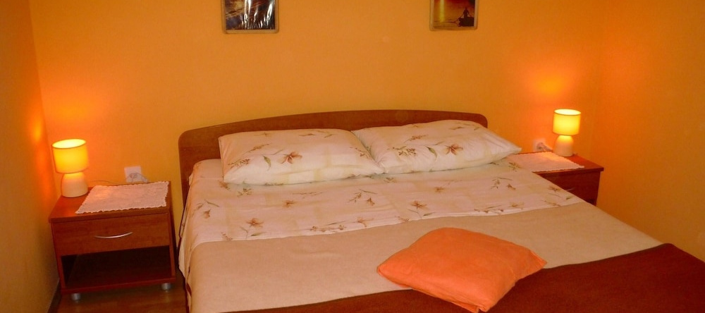 Apartment With one Bedroom in Prvić Luka, With Wonderful sea View, Furnished Terrace and Wifi - 1 m From the Beach, 普尔维奇卢卡 — 照片 1