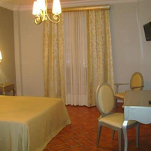 Hostal Santa Cruz, 洛斯帕拉西奥斯-比利亚弗兰卡 — 照片 2