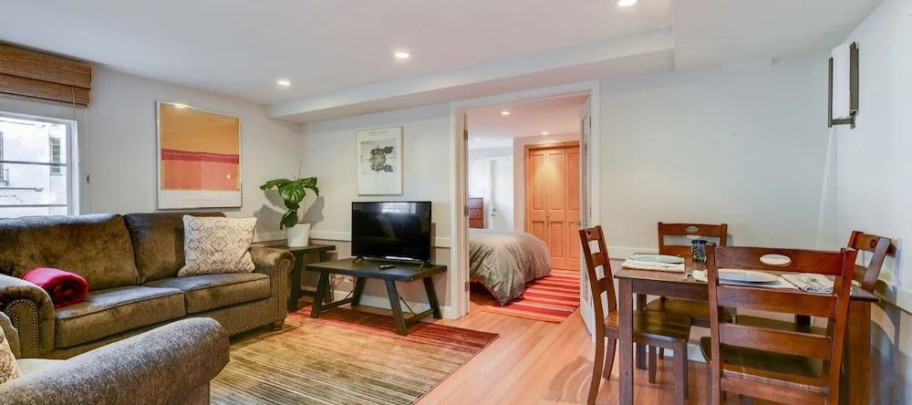 Aesthetically Elegant Downstairs Unit In Oakland 1 Bedroom Apts By Redawning, Окланд — фото 1