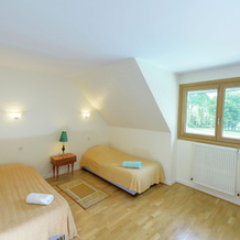 Beautiful villa with swimming pool, a large garden located in a beautiful green area, 孔卡尔诺 — 照片 2