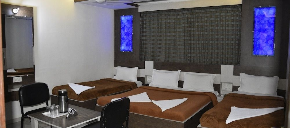 Midtown Hotel, Ахмедабад — фото 1
