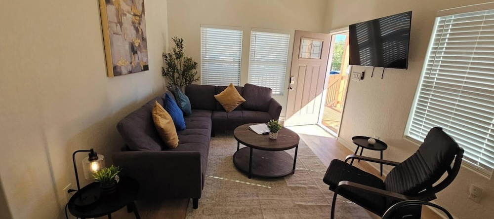 Peaceful Stays With Easy Access To Downtown!, Сан-Антонио — фото 1