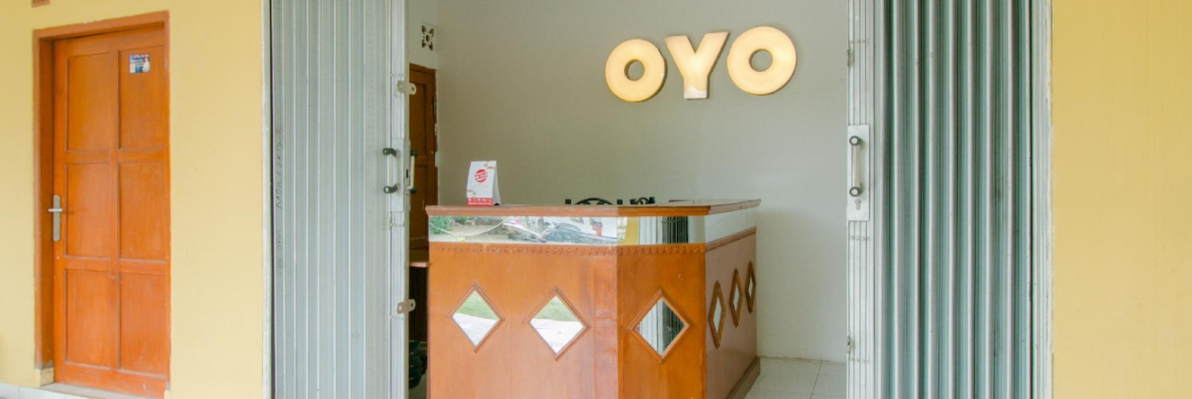 Hotel O Ratu Pantai, 佩拉布汉拉图 — 照片 1