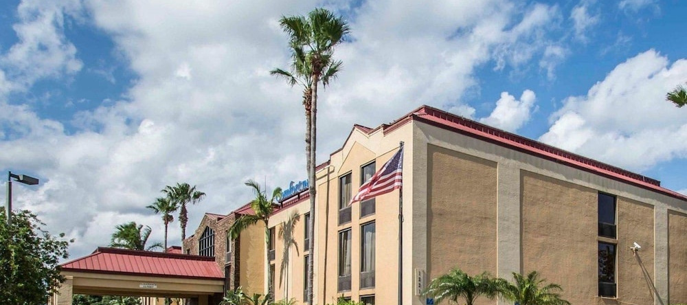 Comfort Inn & Suites Fl056 Hotel, Lantana — photo 1