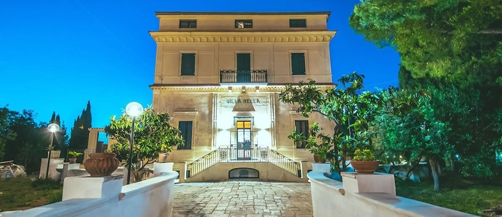 Villa Nella B&B, Санникандро-ди-Бари — фото 1