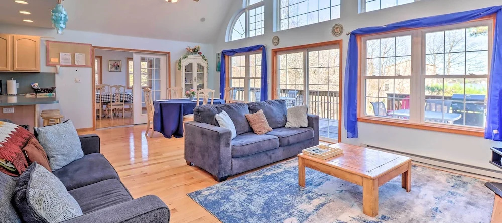 Near Hiking: Lakefront Albrightsville Home w/ Deck, 奥尔布赖茨维尔 — 照片 1