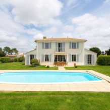 Spacious villa with private swimming pool near a golf course, 维河畔艾吉永 — 照片 5
