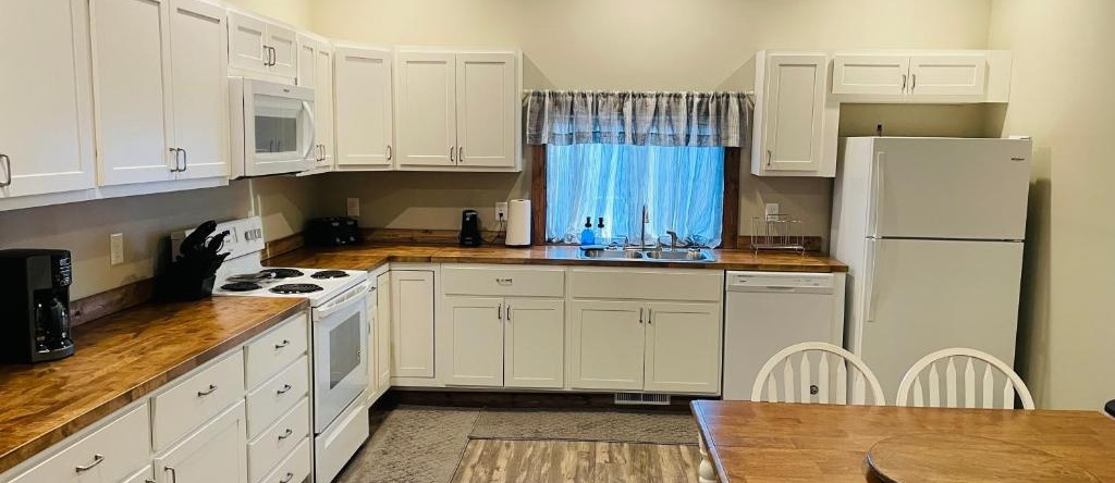 Modern Farmhouse 3 Bed, 2 Bath Apartment, Sleeps 7, Lots of Space, Steps to Downtown, Honeywell & Eagles Theater, 沃巴什 — 照片 1