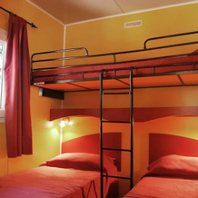 Chalet With air Conditioning on Beautiful Park, 卡斯特列特-伊-拉-戈尔纳尔 — 照片 3