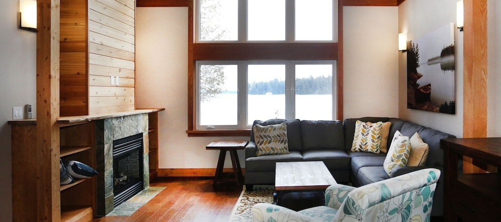 Lakefront Cottage with Stunning Lakeview, 布雷斯布里奇 — 照片 1