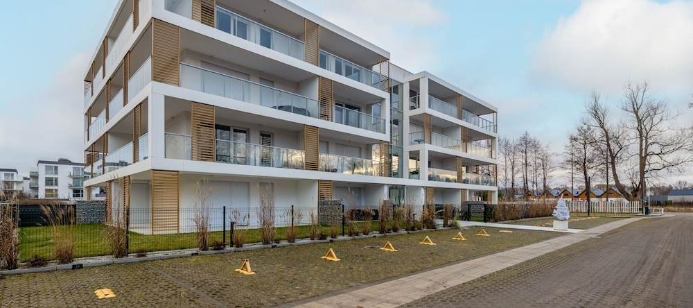 Coast Apartment With Balcony by Renters, 贡斯基 — 照片 1