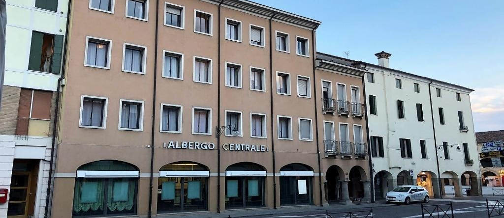 Hotel Centrale, Este — photo 1