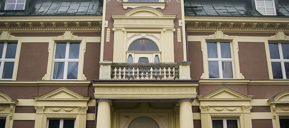 Pałac Dąbrowa Górnicza, 栋布罗瓦-古尔尼恰 — 照片 1