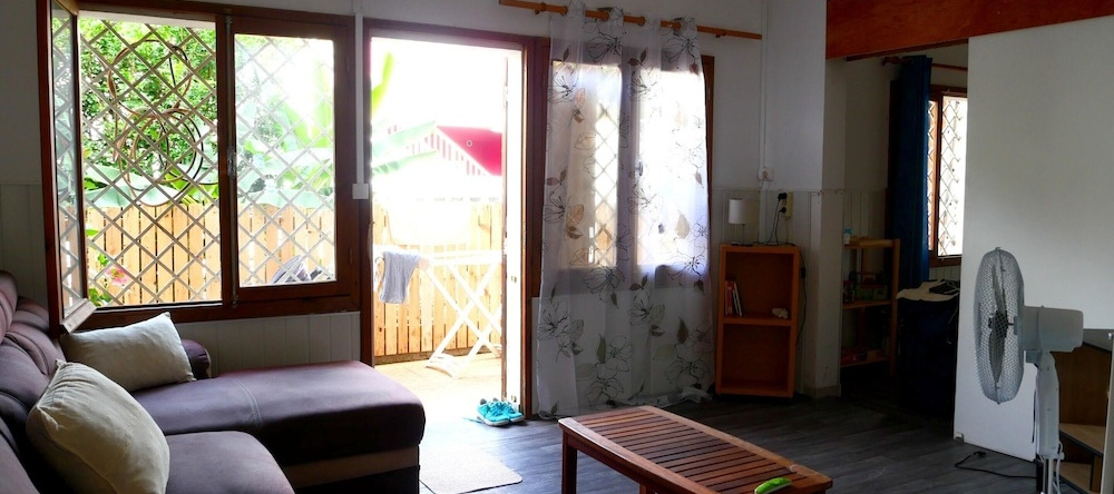 House With 3 Bedrooms In Saint-Denis, With Wonderful City View, Enclosed Garden And Wifi - 28 Km From The Beach, Сен-Дени — фото 1