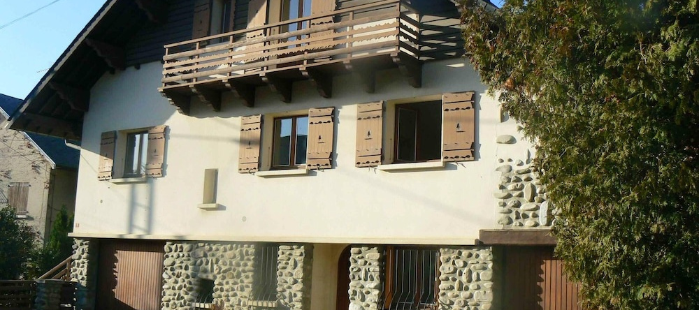 Chalet With 4 Bedrooms in Saint-bonnet-en-champsaur, With Wonderful Mountain View and Furnished Garden - 10 km From the Slopes, 圣博内-昂尚索尔 — 照片 1