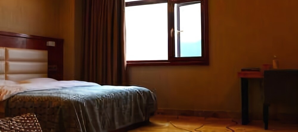 Zhong Yuan Hotel, Qujing — photo 1
