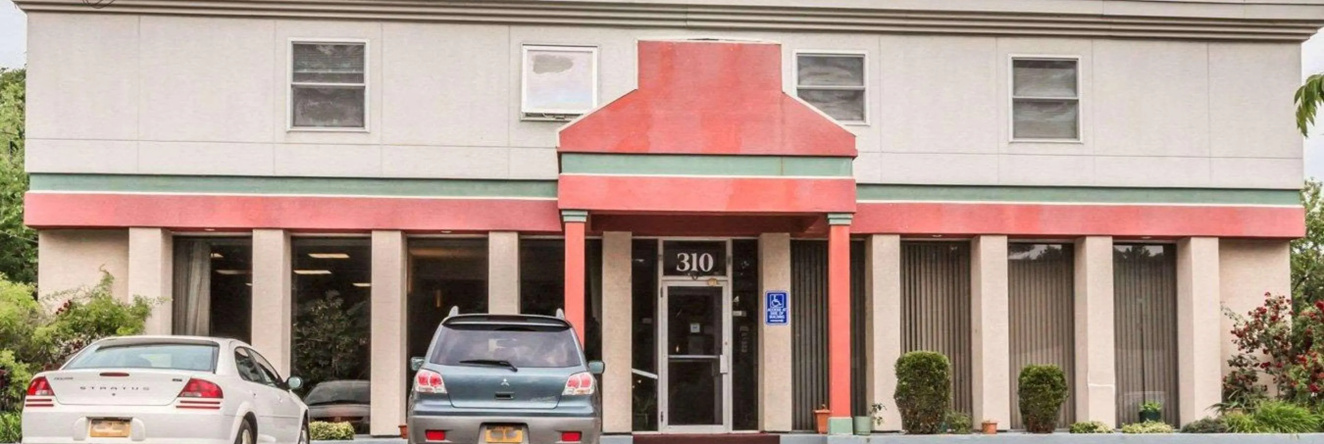 Econo Lodge Near Stewart International Airport, Vails Gate — photo 1