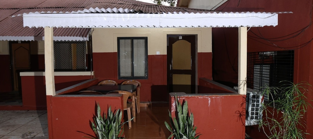 Gujarat Bhavan Hotel, Matheran — photo 1